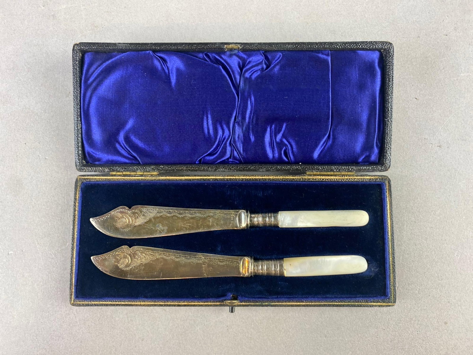 19th Century Silver Plated Butter Spreader Set: Like new in original case. Case measures 7 inches in length.