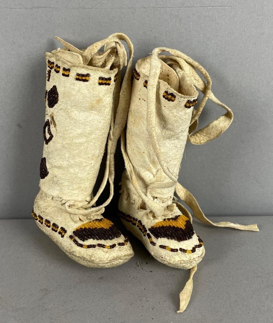 Pair of Native American Leather Beaded Miniature Moccasins (1 of 4)
