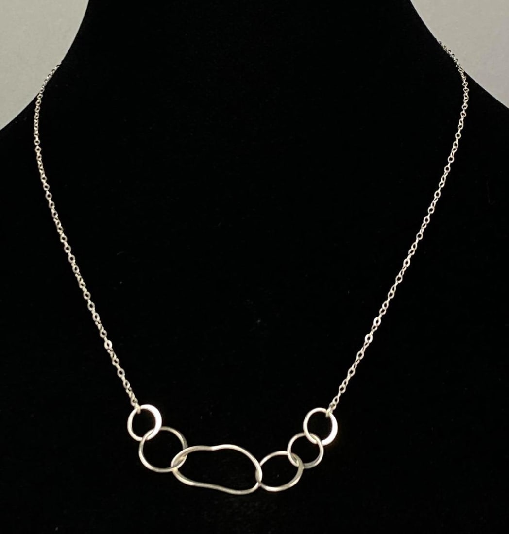 EFY Signed Sterling Silver Circle Necklace: Measures 20 inches in length