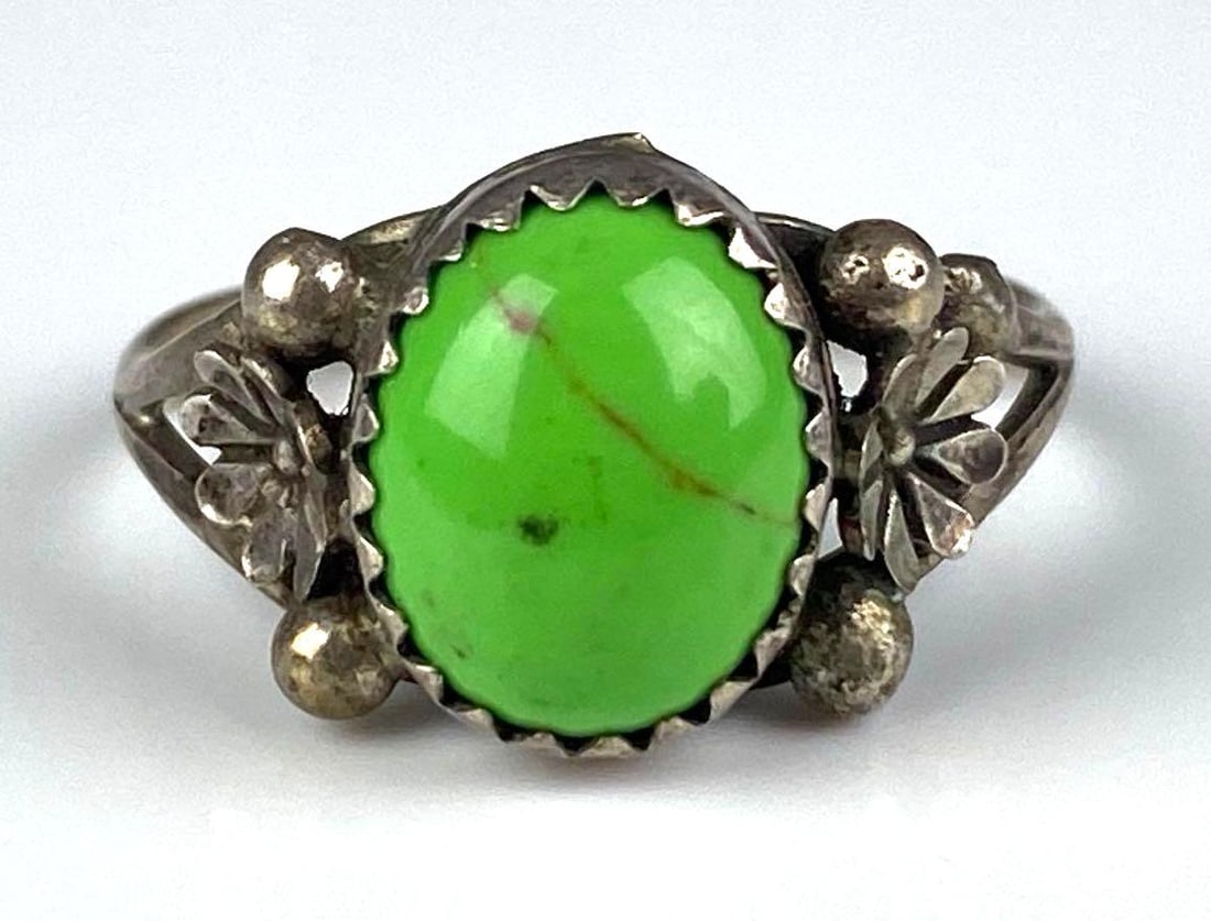 Sterling Silver Vibrant Turquoise Floral Ring: Size 7