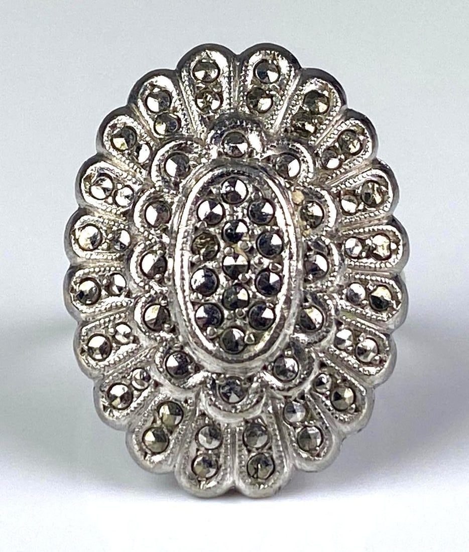 Sterling Silver Marcasite Ring: Size 6 1/2