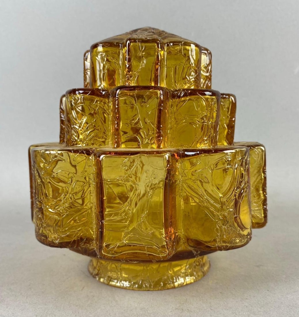 Antique 1930s Art Deco Skyscraper Amber Lamp Shade: Measures 6 inches tall.