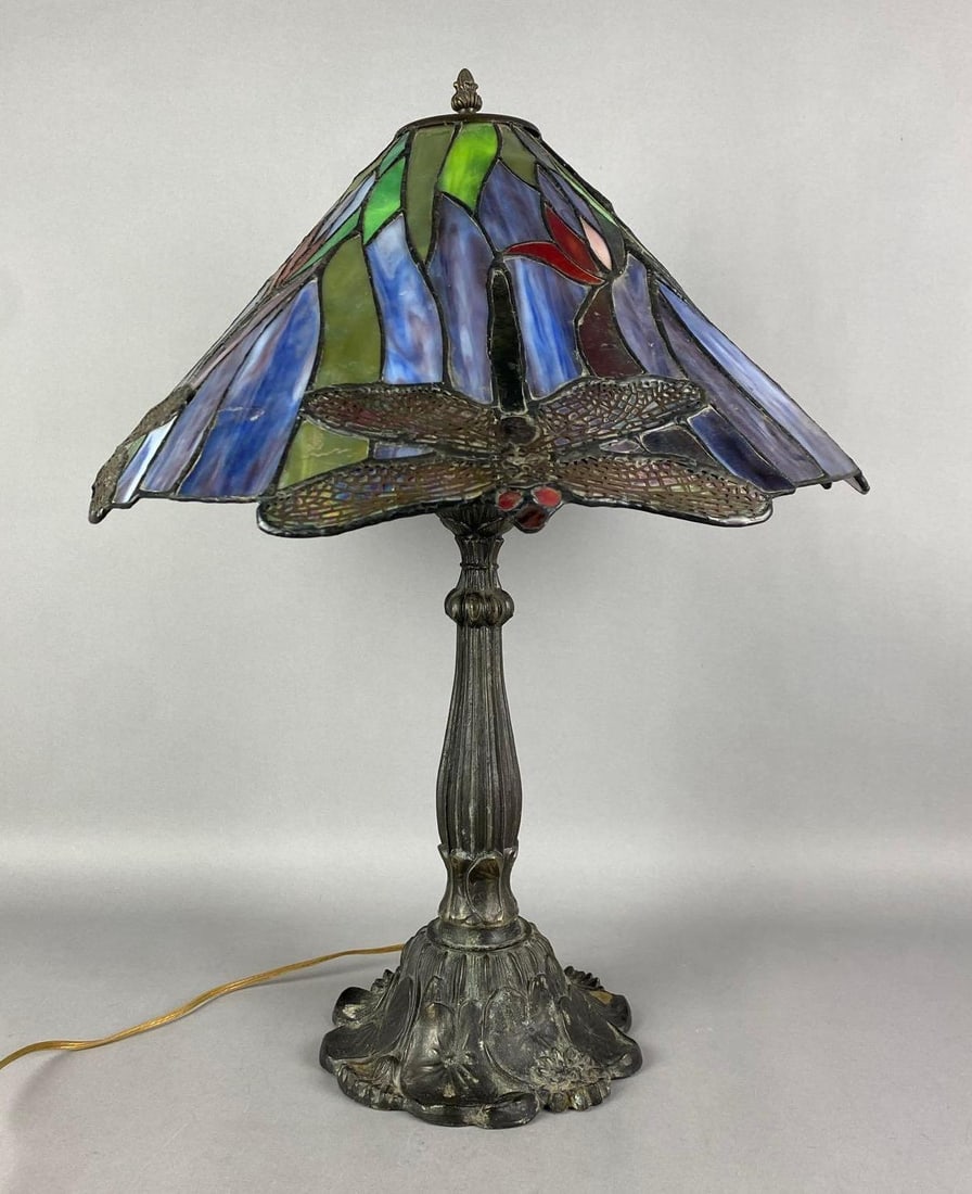 Vintage Floral Table Lamp with Dragonfly Slag Glass Lamp Shade: In working condition, needs cleaning, measures