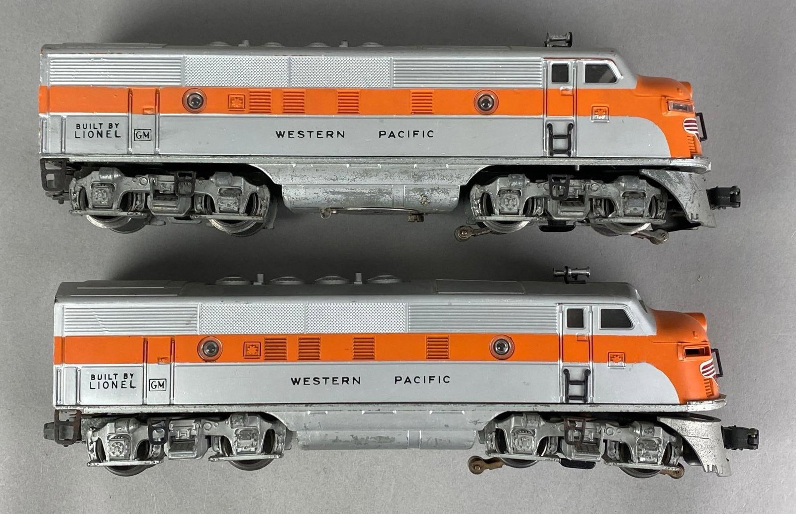 Group of 2 Lionel O Scale Western Pacific Diesel Locomotives: Untested, each measures 13 1/2 inches L
