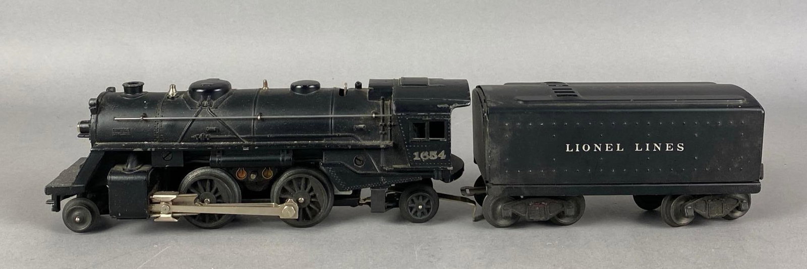 Lionel Lines O Scale 1654 Steam Locomotive and Tender (1 of 3)
