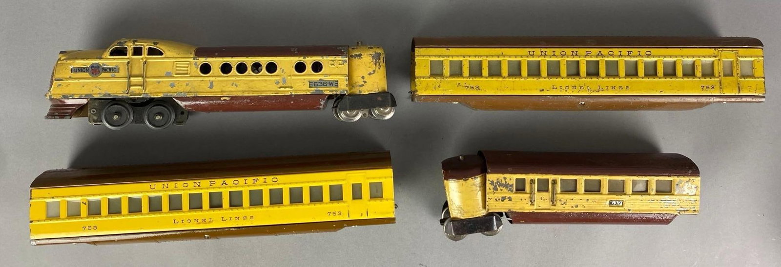 Group of 4 Prewar Lionel O Scale Union Pacific Train Set: untested, paint wear throughout, includes locomotive and 3 passenger cars, locomotive measures 13 1/2 inches L