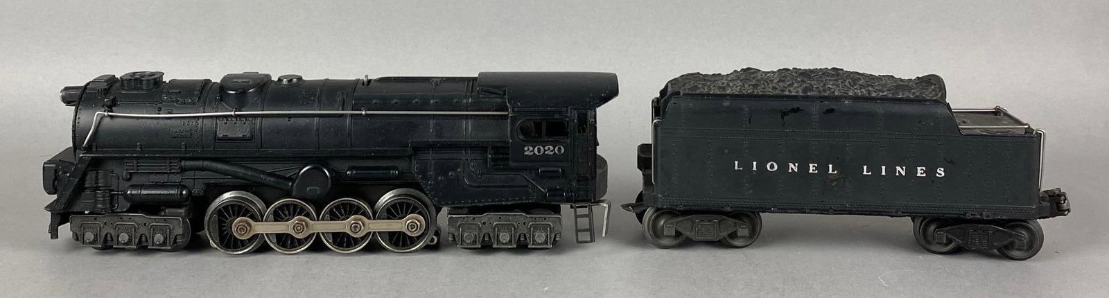 Lionel Lines O Scale No. 2020 Steam Locomotive and Tender (1 of 4)