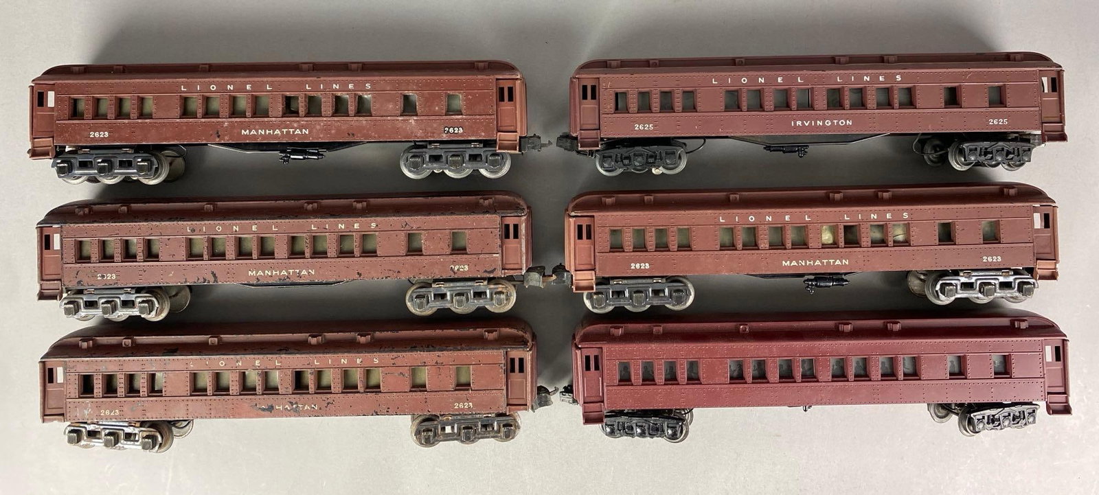 Group of 6 Lionel Lines O Scale Passenger Cars: untested, needs cleaning, each measures 15 inches L