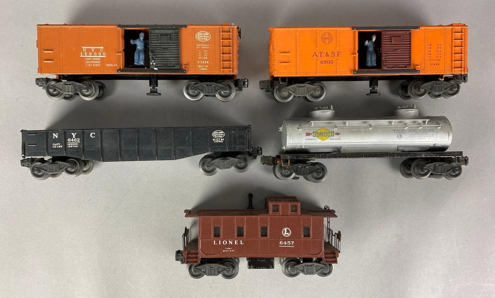 Group of 5 Lionel O Scale Train Cars: Untested, includes Caboose, Sunoco tanker, SYC Box car and more, longest measures 10 1/2 inches L