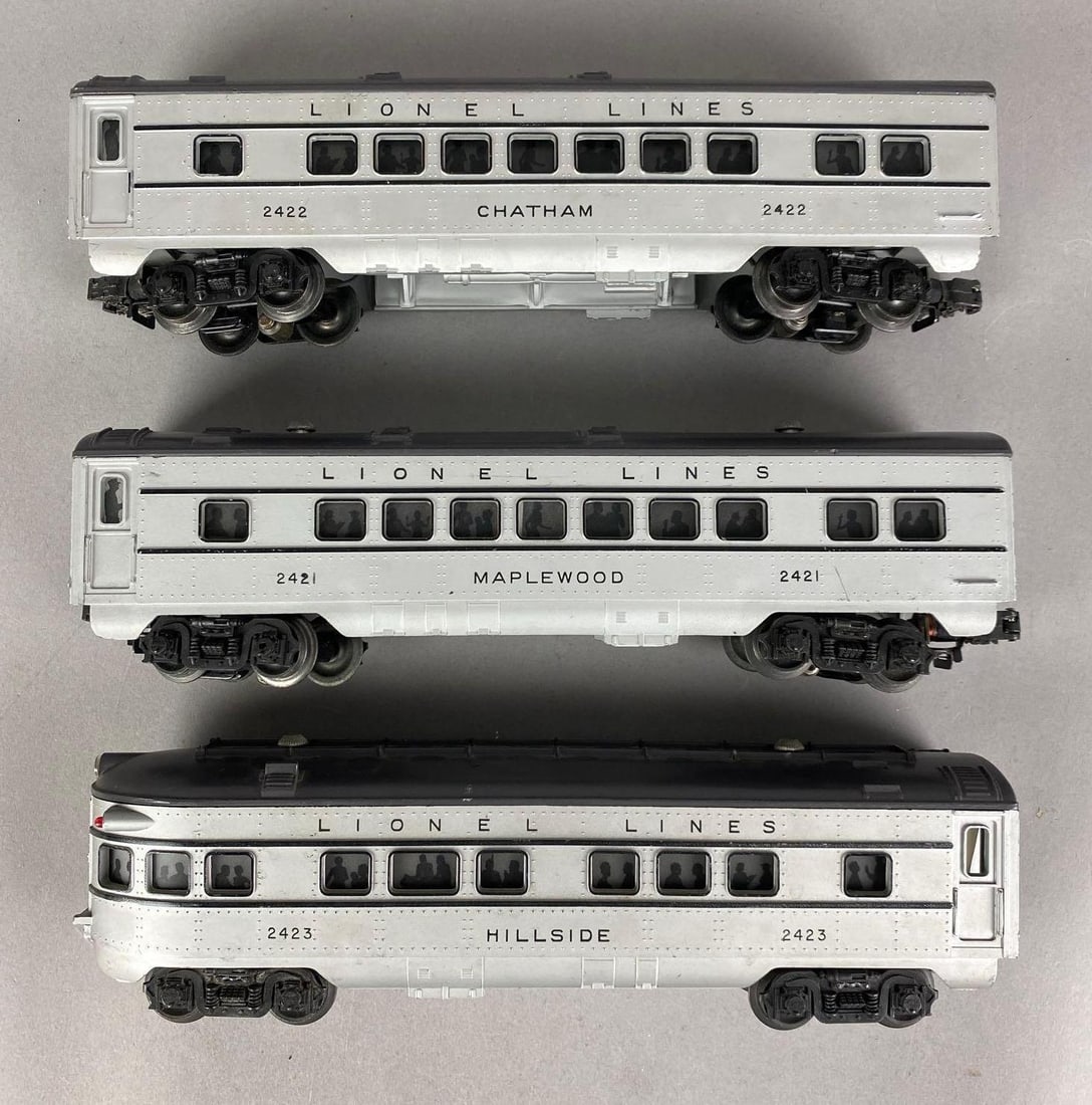 Group of 3 Lionel Lines O Scale Passenger Cars: Untested, longest measures 12 inches L