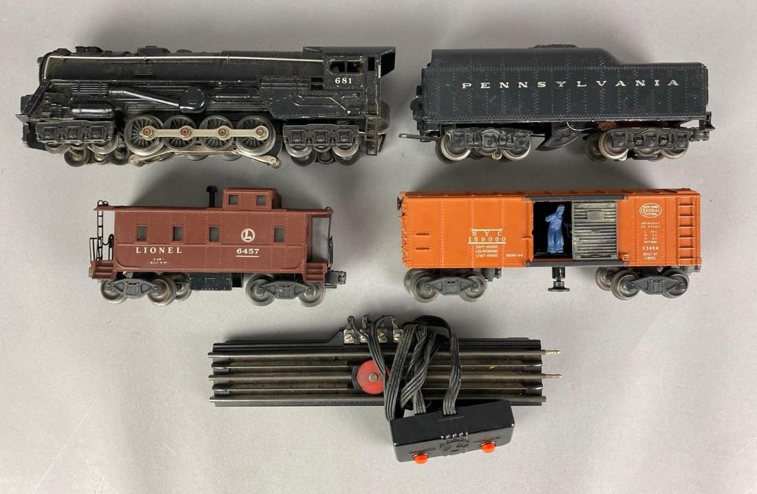 Group of Lionel O Scale Train Cars and More (1 of 3)