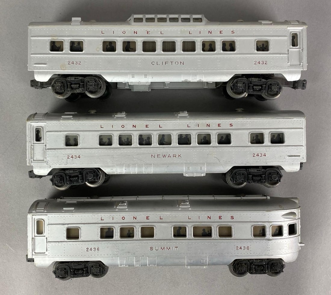 Group of 3 Lionel Lines O Scale Passenger Cars: Untested, longest measures 12 inches L