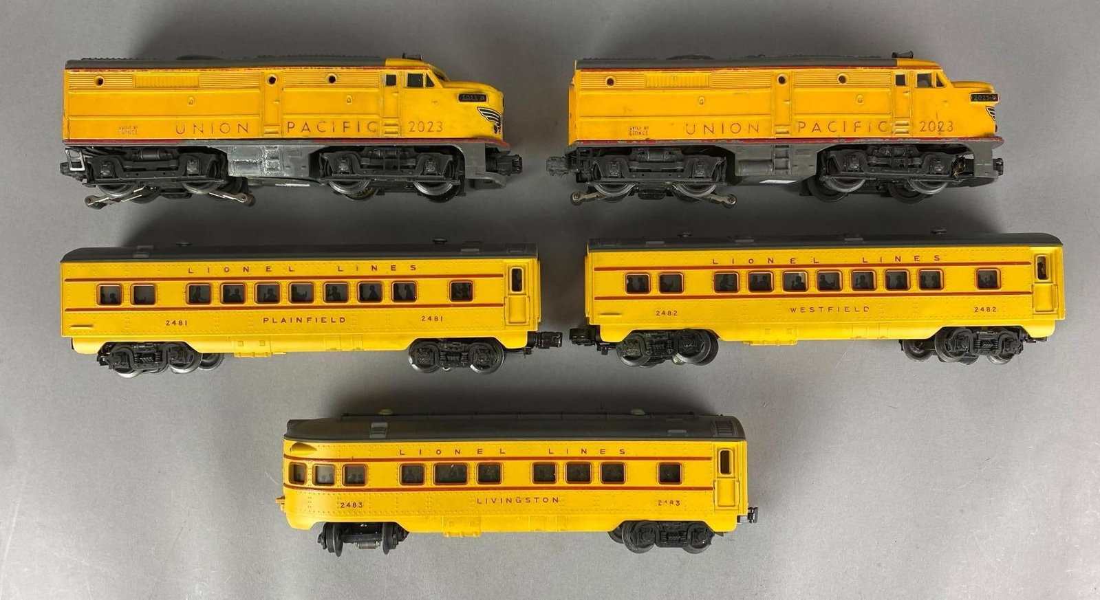 Set of 5 Lionel O Scale Union Pacific Locomotives and Passenger Cars (1 of 3)