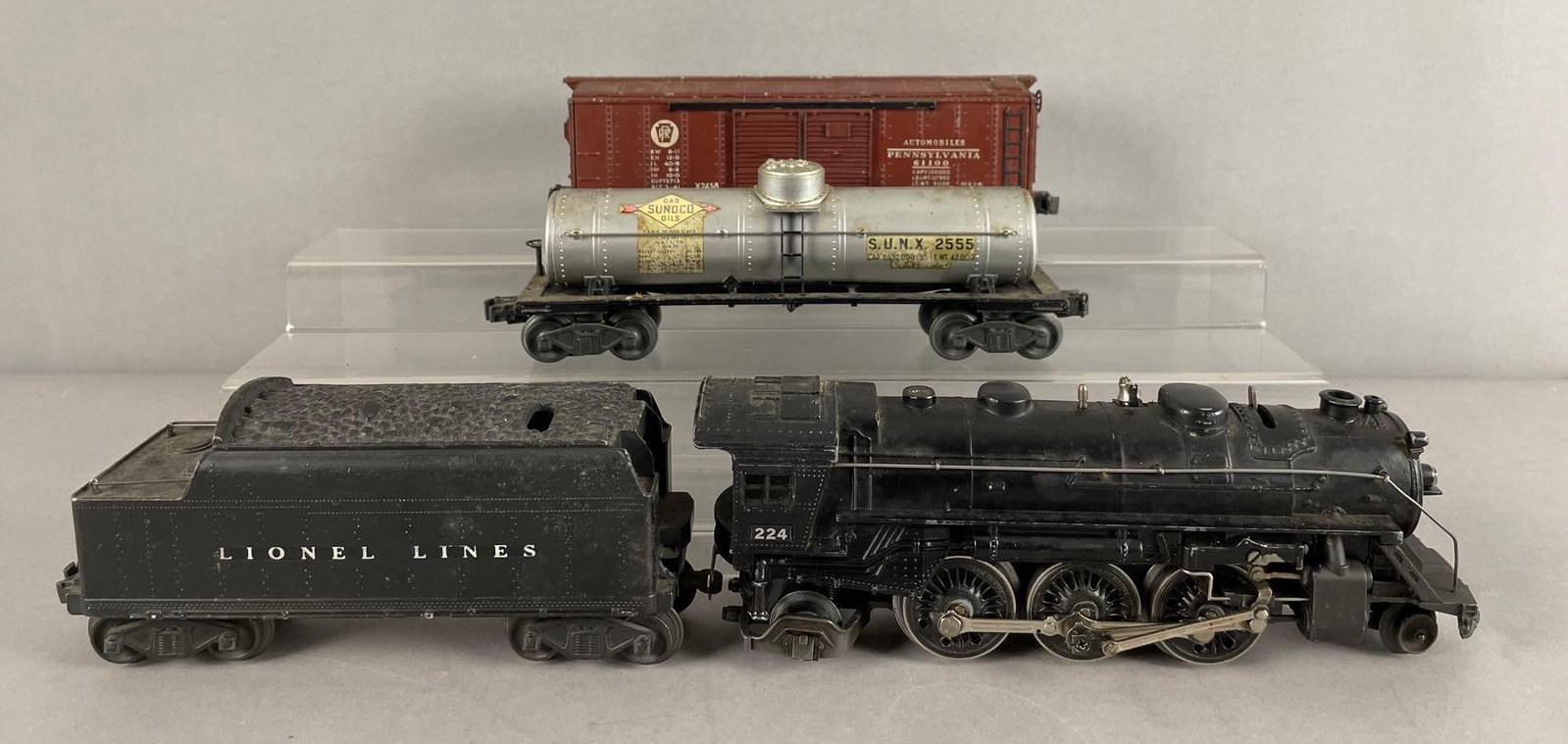 Lionel O Scale Steam Locomotive and Train Cars (1 of 4)
