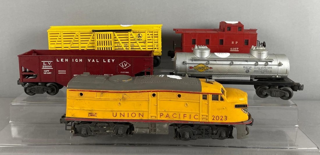 Lionel O Scale 50th Anniversary UP Diesel Locomotive and Train Cars (1 of 4)