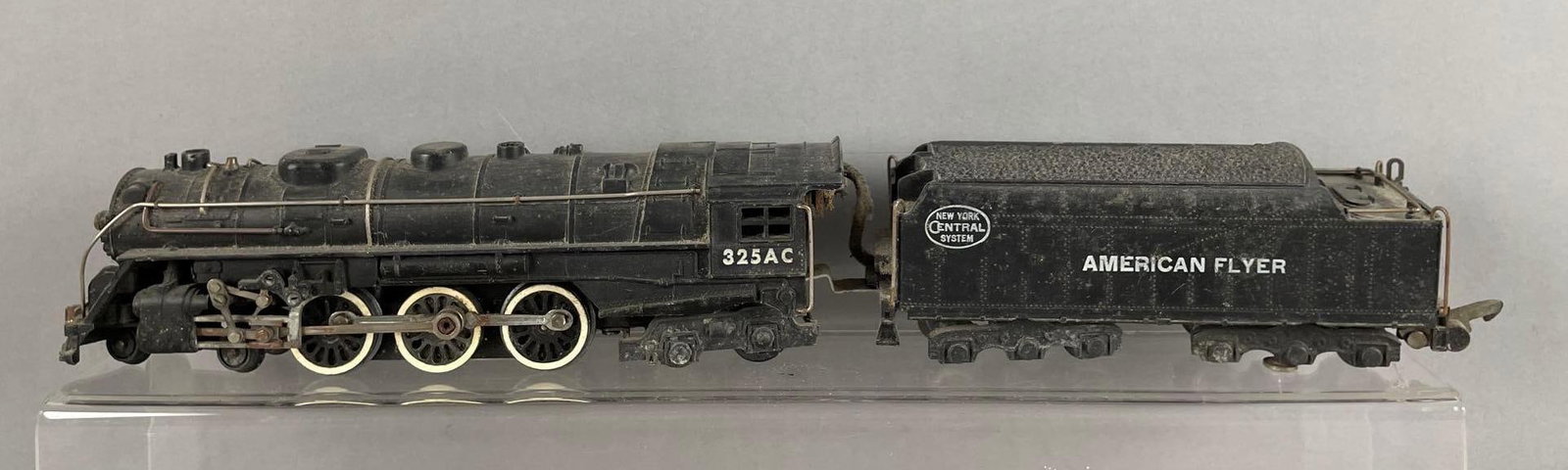 American Flyer Standard Gauge NY Central Hudson Steam Locomotive and Tender (1 of 5)