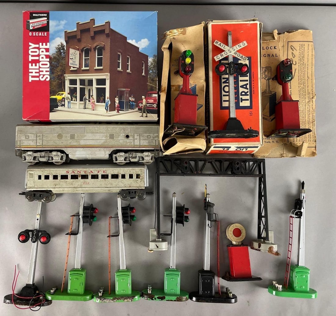 Group of Lionel O Scale Crossing Lights and More (1 of 3)