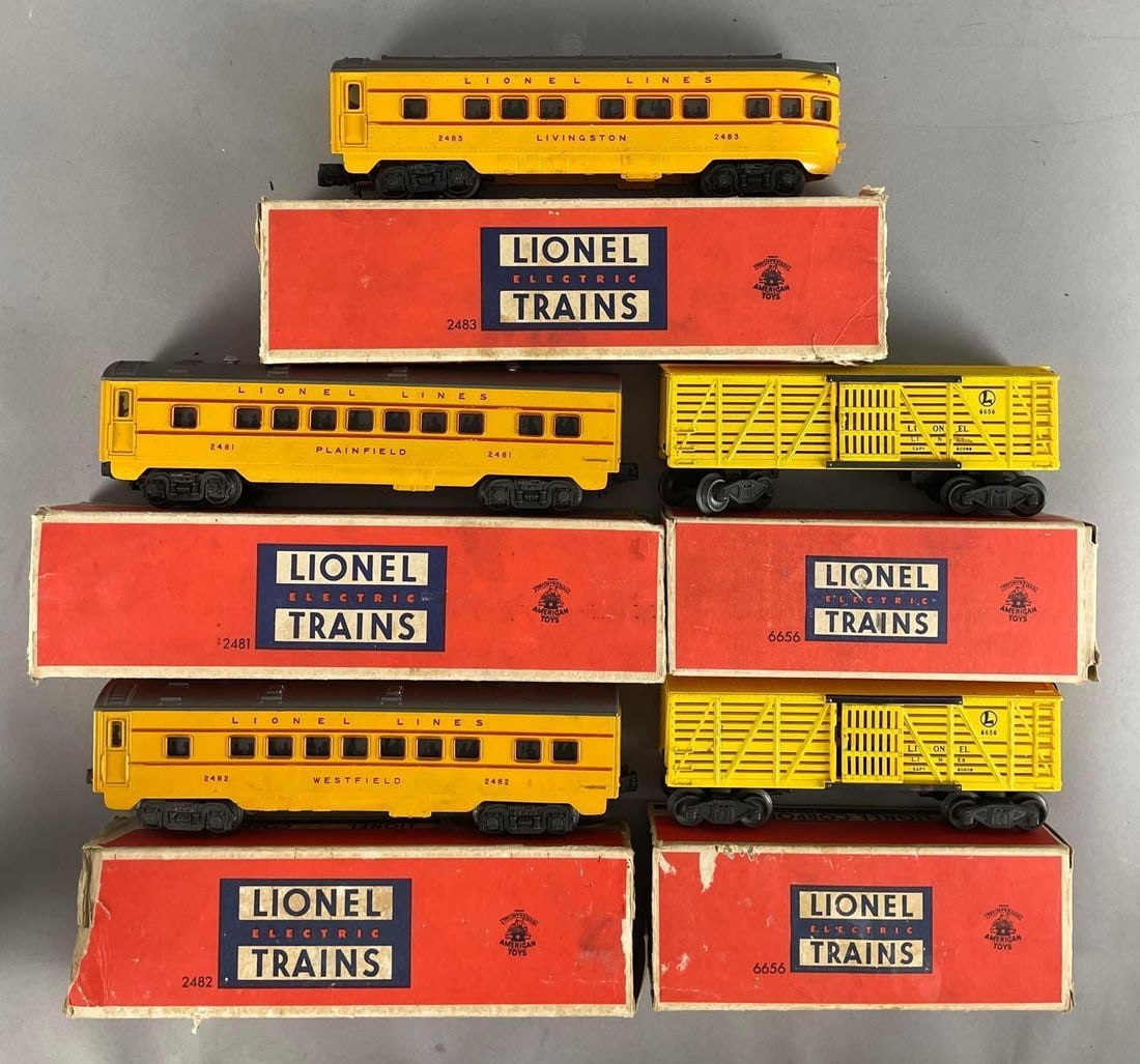 Group of Lionel O Scale Train Cars (1 of 3)