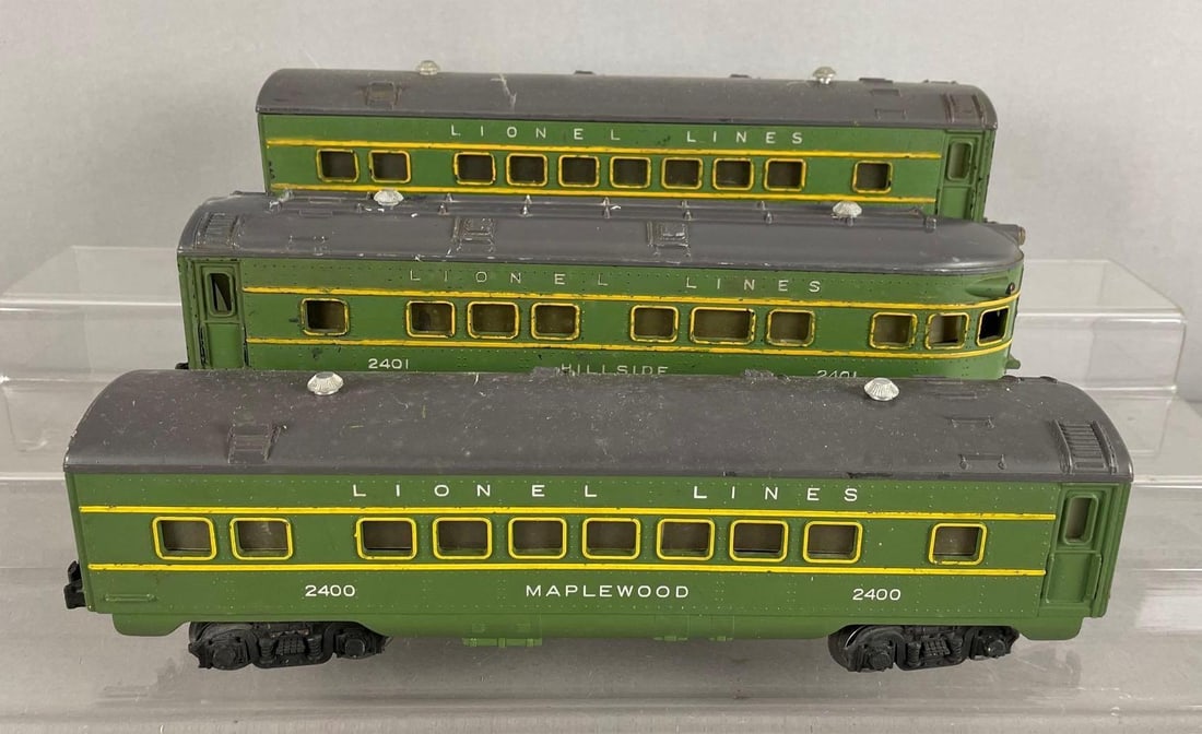 Group of 3 Lionel O Scale Pullman Passenger Cars (1 of 3)