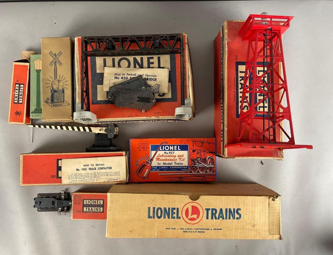 Group of Lionel O Scale Accessories (1 of 3)