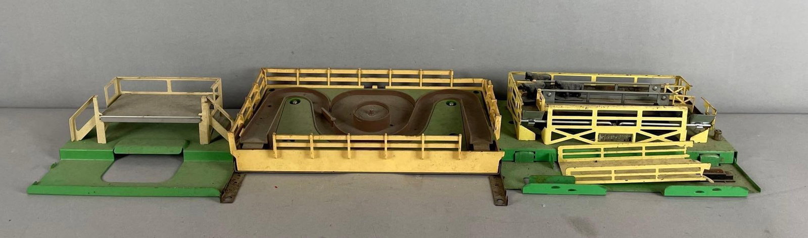 Group of 3 Lionel O Scale Cattle Stockyard Components (1 of 3)