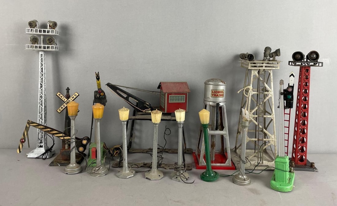 Group of Lionel O Scale Lights and More (1 of 3)
