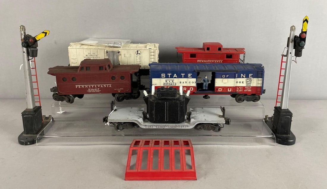 Group of Lionel O Scale Train Cars (1 of 3)