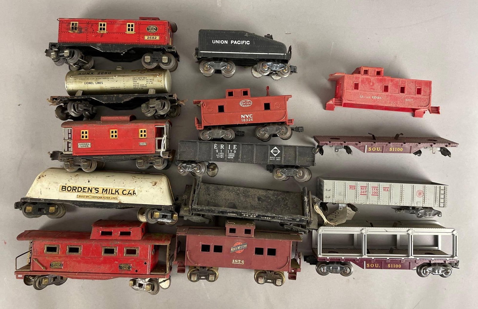 Group of Lionel O Scale / American Flyer Train Cars (1 of 3)