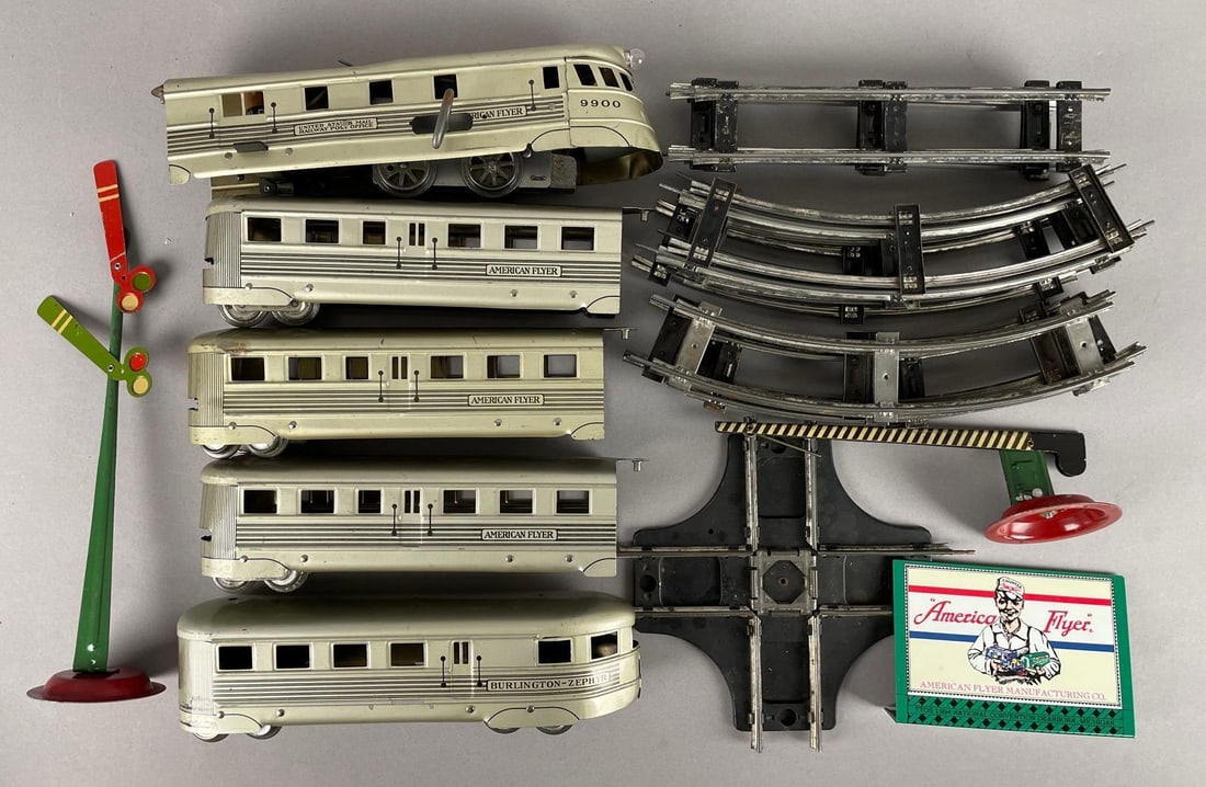 Pre-War American Flyer Burlington Zephyr Wind-Up Train Set (1 of 4)