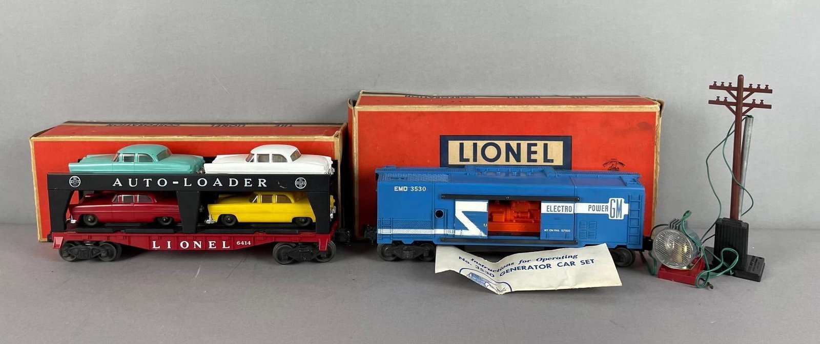 Group of 2 Lionel O Scale Train Cars (1 of 2)