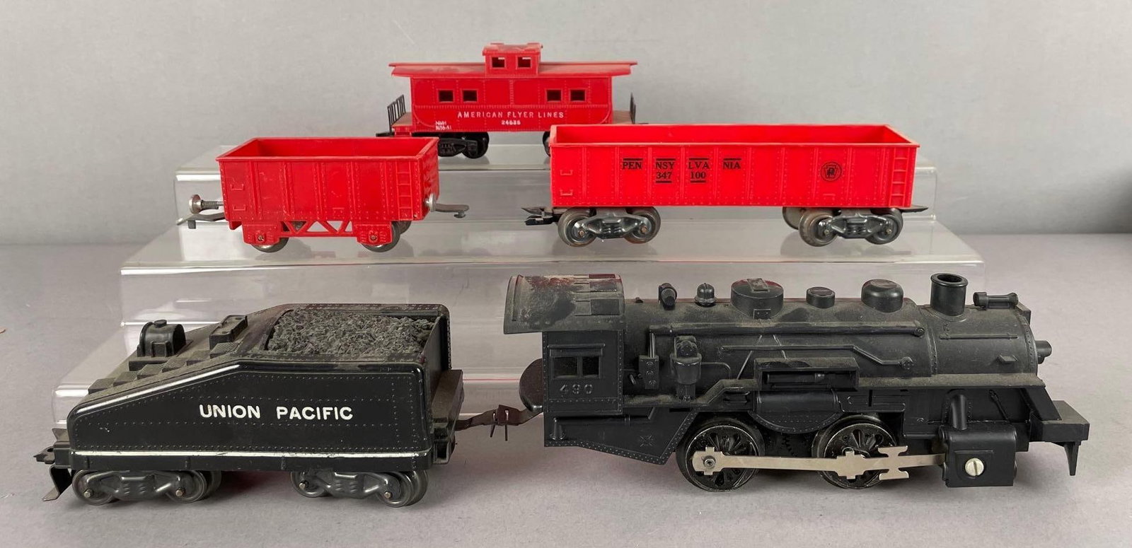 Marx O Scale Steam Locomotive and Train Cars (1 of 3)