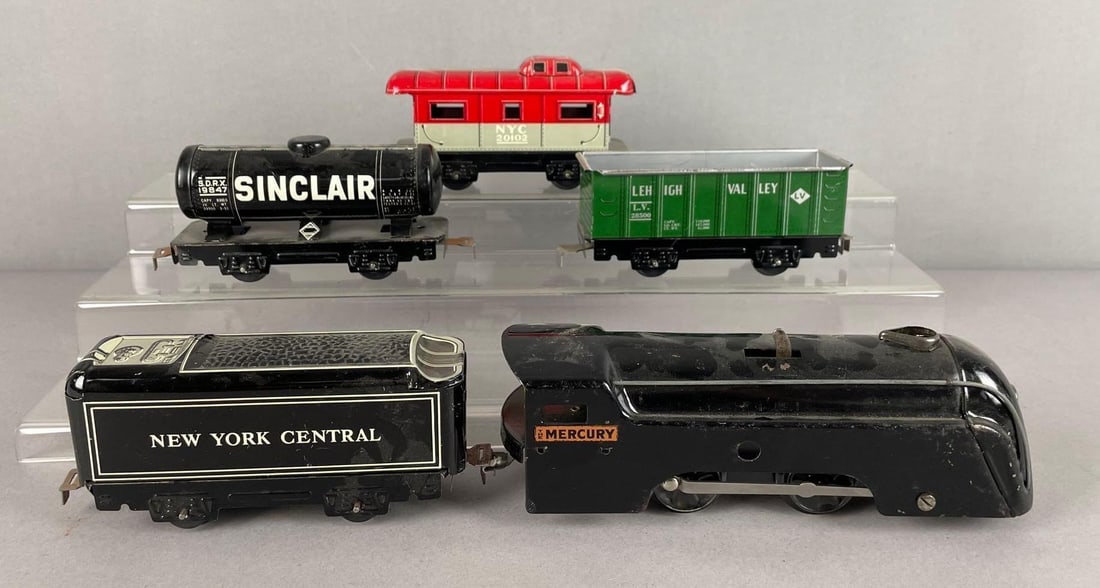 Marx O Scale Tin Wind-Up Steam Locomotive and Freight Train Cars (1 of 3)
