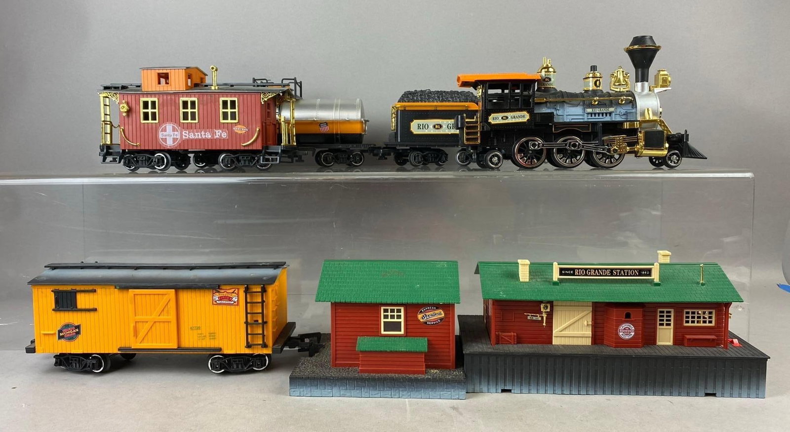 Vintage 1986 New Bright Roll?n Thunder Rio Grande G Scale Train Set: Untested. Stand not included. Locomotive measures 12 inches in length.
