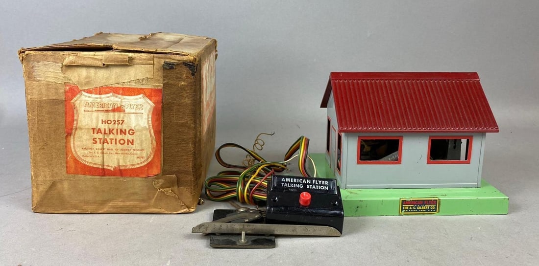 Post War 1950s American Flyer No.257 Talking Station S Gauge Train Building: Untested. Comes with accessories and instructions. Like new in original packaging. Packaging measures H 6 x W 6 x L 8 inches.