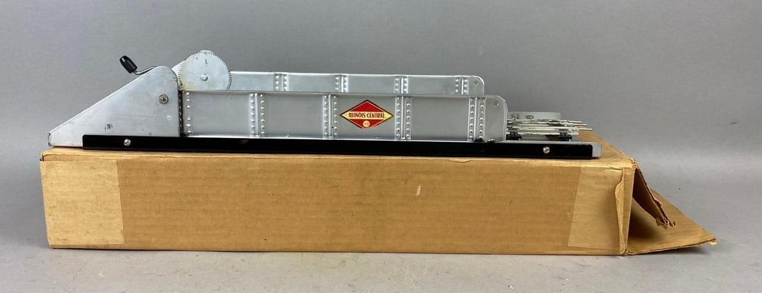 1950s Marx No. 1392 Illinois Central O Gauge Manual Lift/ Draw Bridge: Like new in original packaging. Measures H 3 x W 6 x L 20 inches.