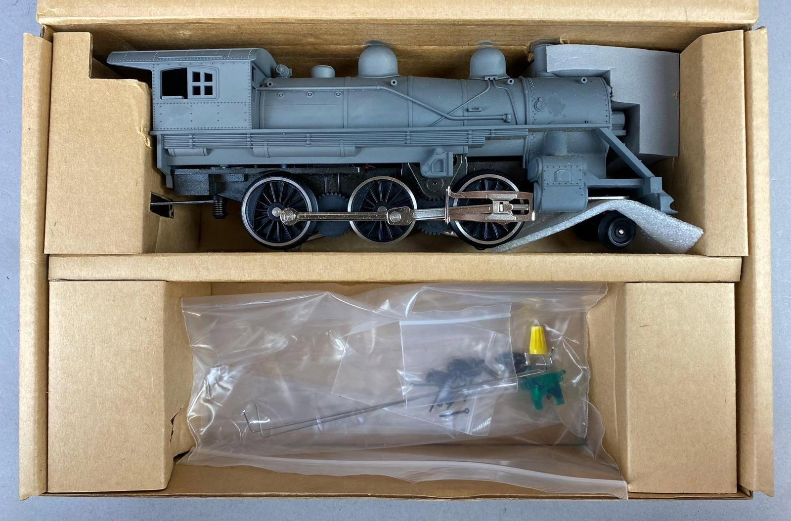 MTH Electric Trains Unpainted O Gauge Steam Locomotive Set: New in its original packaging. Comes with hardware. Locomotive measures 9 inches long. Missing Tender.