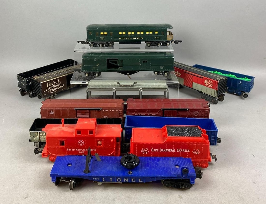 Group of Assorted American Flyer Trains S Scale Train Cars and More (1 of 3)