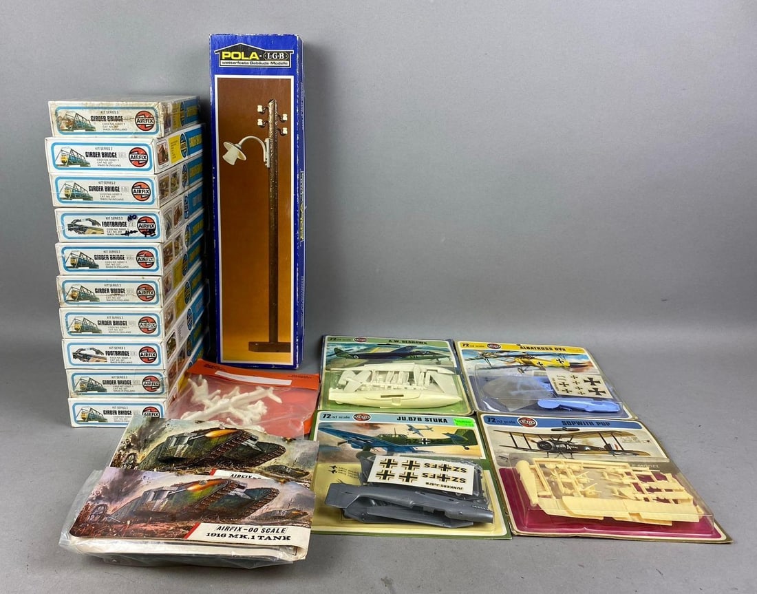Group of Assorted England Airfix 00 Scale Girder Bridge and More (1 of 4)