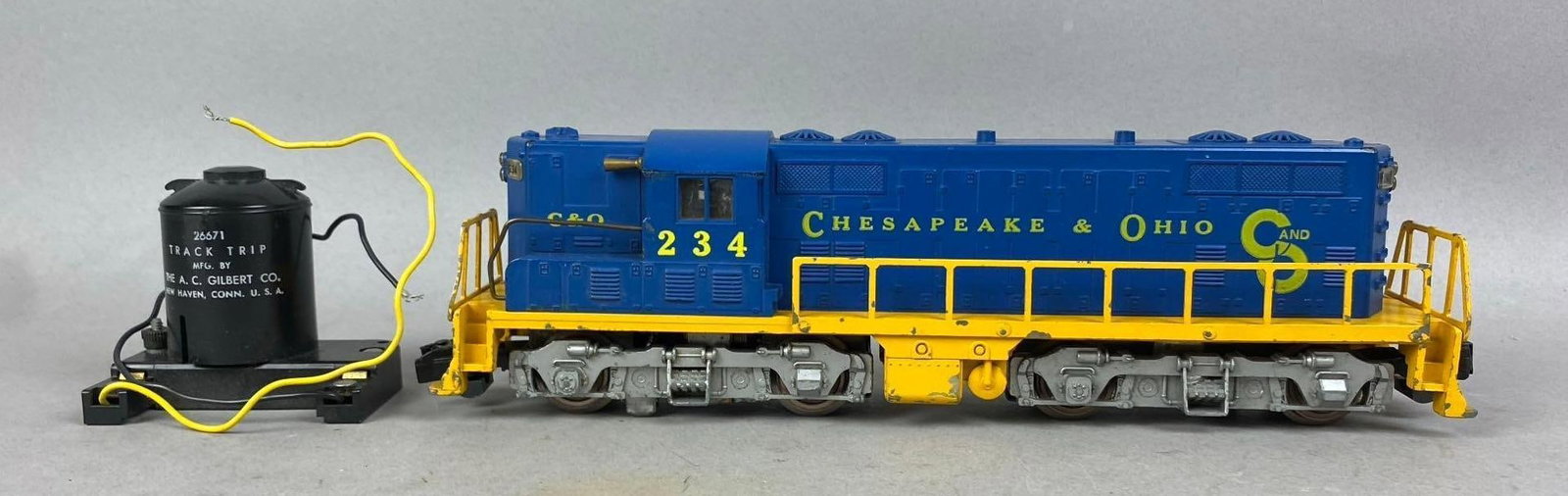 Vintage 1950s American Flyer Chesapeake and Ohio S Gauge GP-7 Bell Ringer Diesel Locomotive and More (1 of 3)