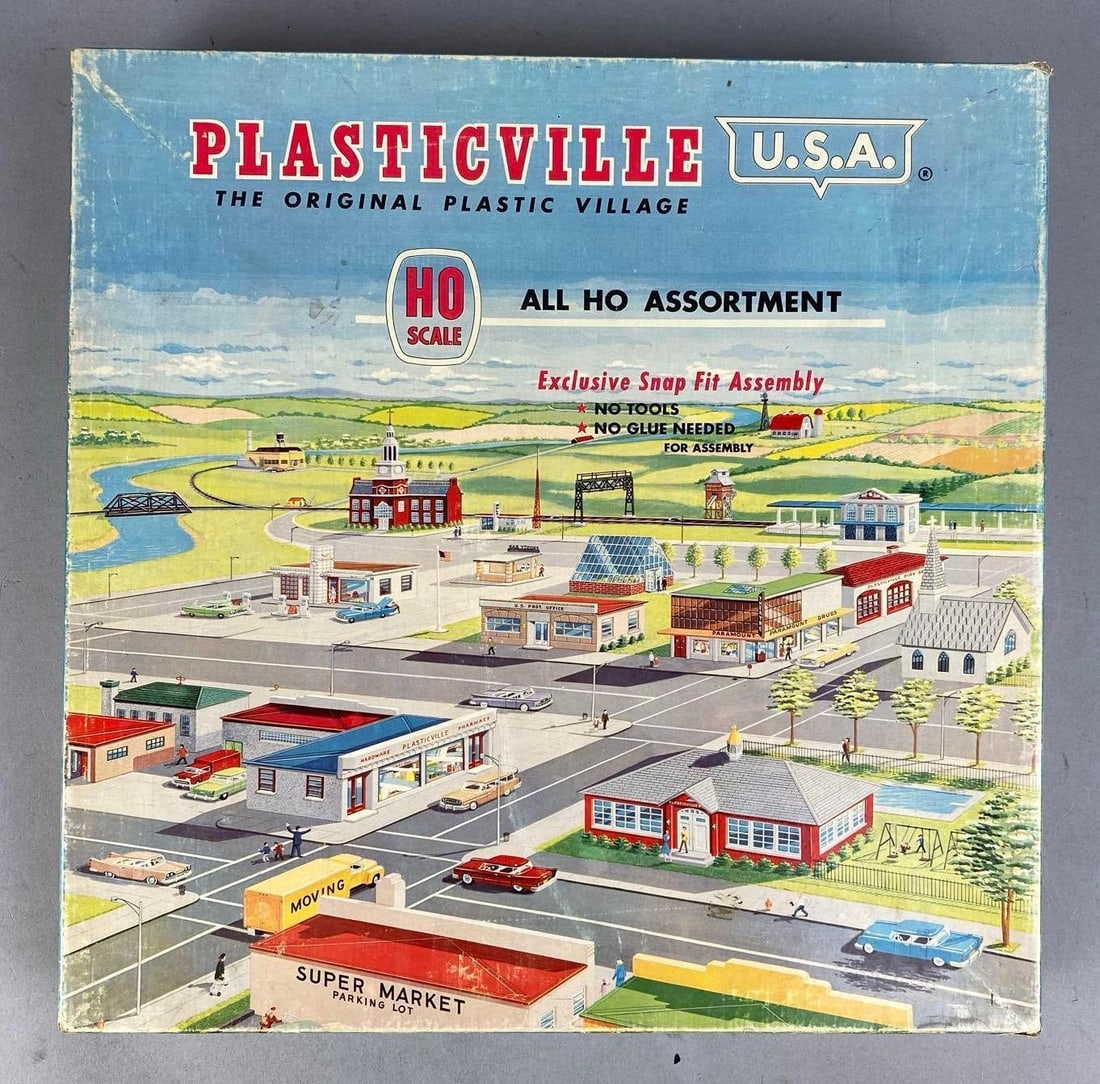 Vintage 1950s Bachmann Plasticville U.S.A Ho Scale Assortment Set: Like new in original packaging. Measures H 2 1/2 x W 14 x L 14 inches.