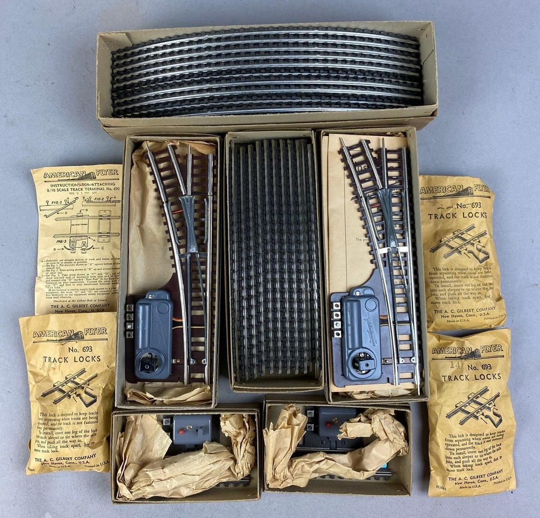 Group of Assorted Vintage West German Fleischmann HO Scale Tracks and More (1 of 3)