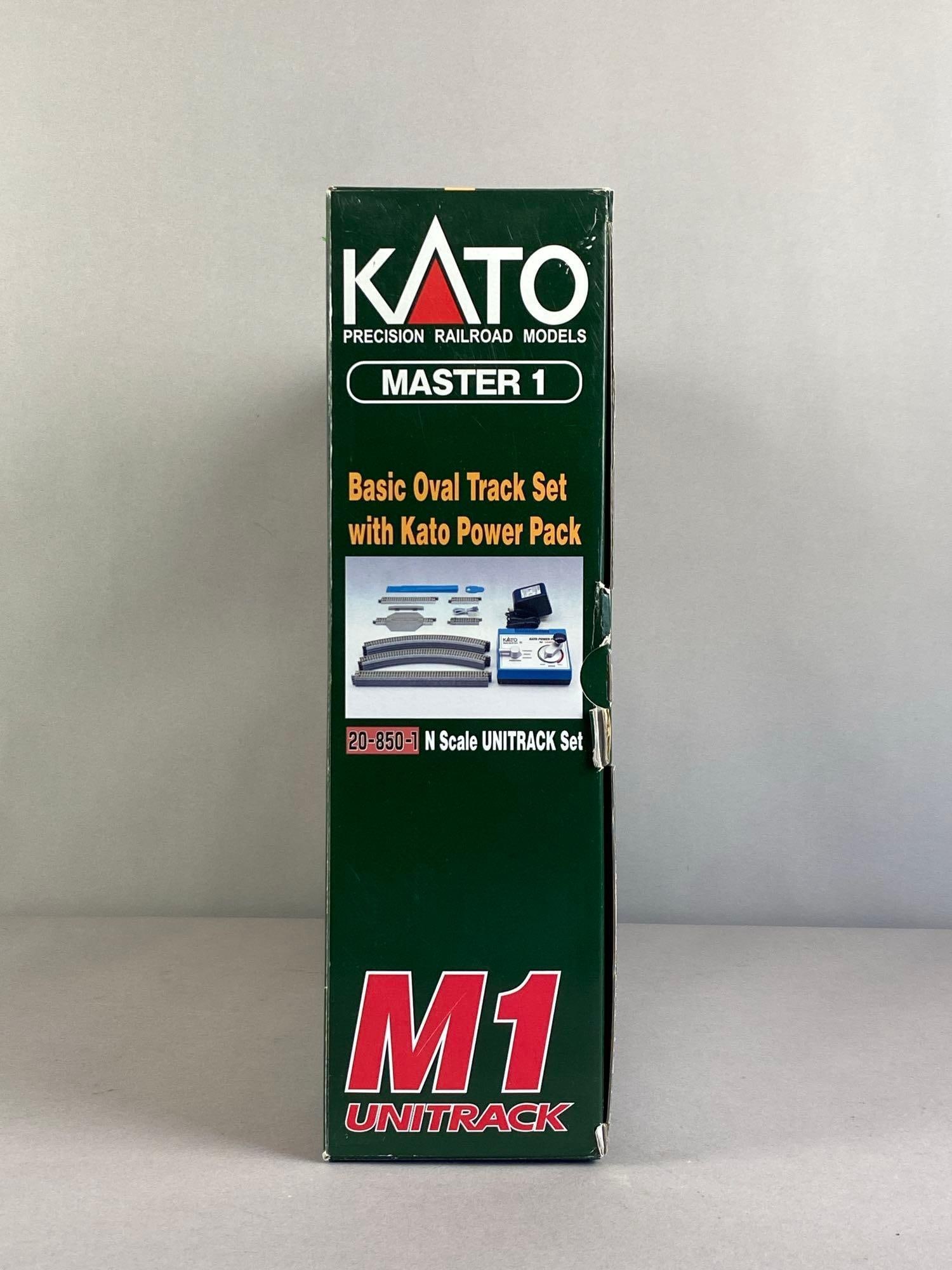 KATO N Scale Unitrack M1 Basic Oval Track Set - 3