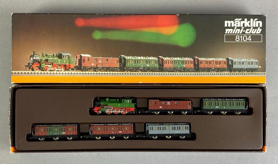 Marklin Z Scale Mini-Club 8104 6 Unit Train Set: Made in western germany, Includes locomotive and 5 cars, box measures 3 1/4 inches H x 12 inches W