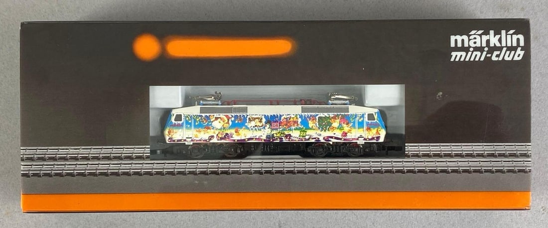 Marklin Z Scale Mini-Club DB Class 120 "Christmas" Art Locomotive: Box measures 2 3/4 inches H x 7 1/4 inches W