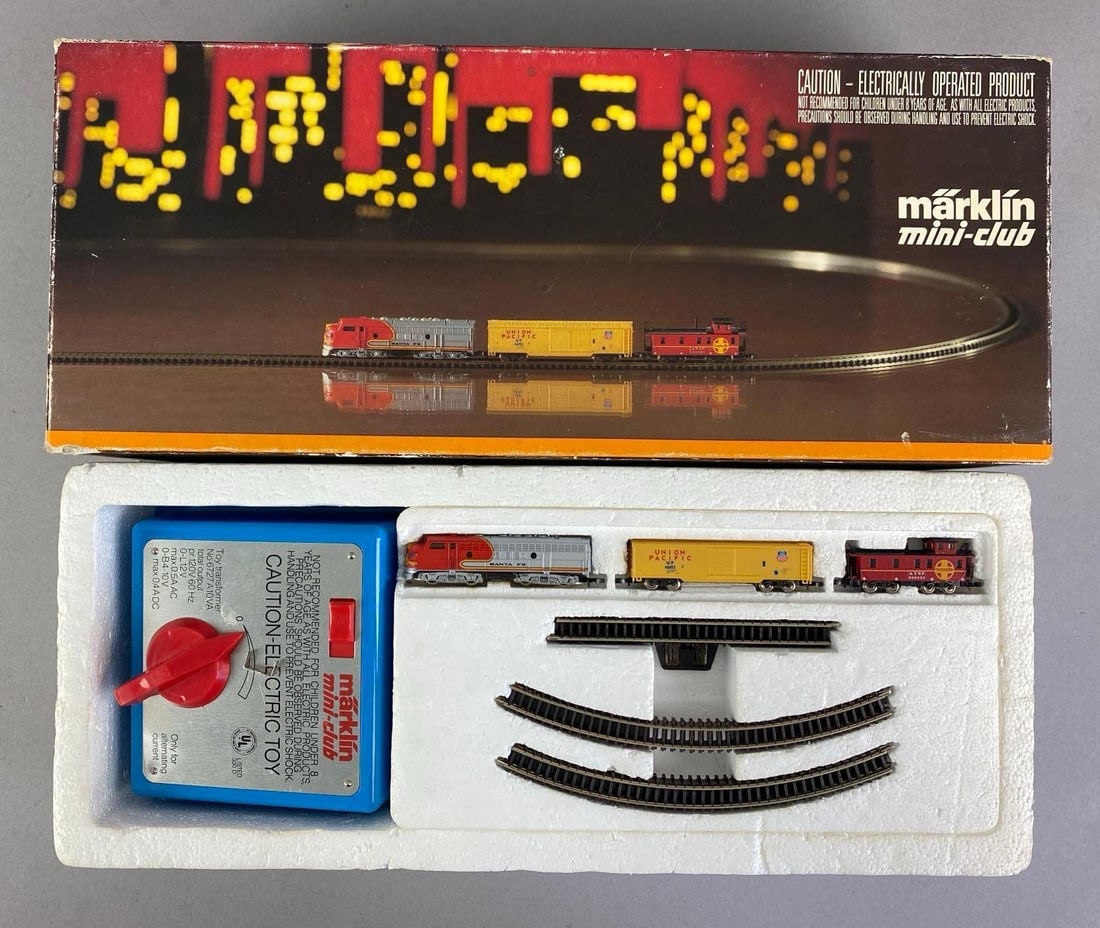 Marklin N Scale Mini-Club Train Starter Set: Made in west germany, In original box, includes locomotive, caboose, track lengths and more, box measured 6 1/2 inches H x 15 1/2 inches W x 3 3/4 inches D