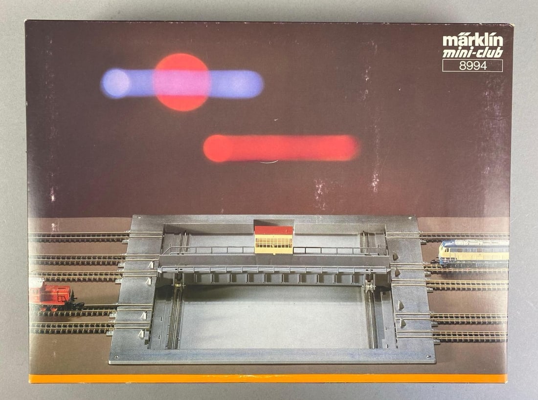 Marklin Z Scale Mini-Club Train Transfer Table (1 of 2)