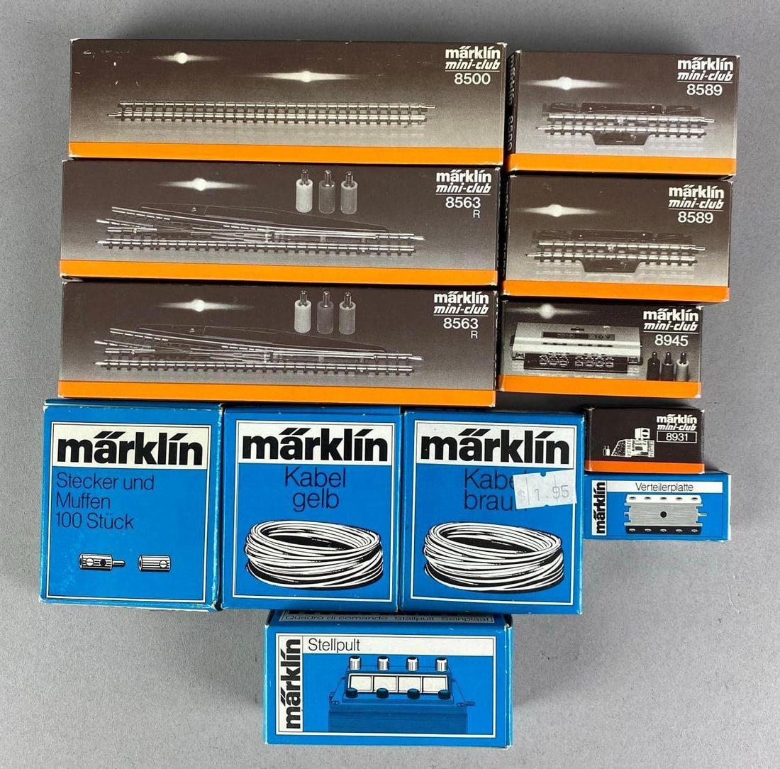 Group of Marklin Z Scale Mini Club Tracks and Accessories (1 of 3)