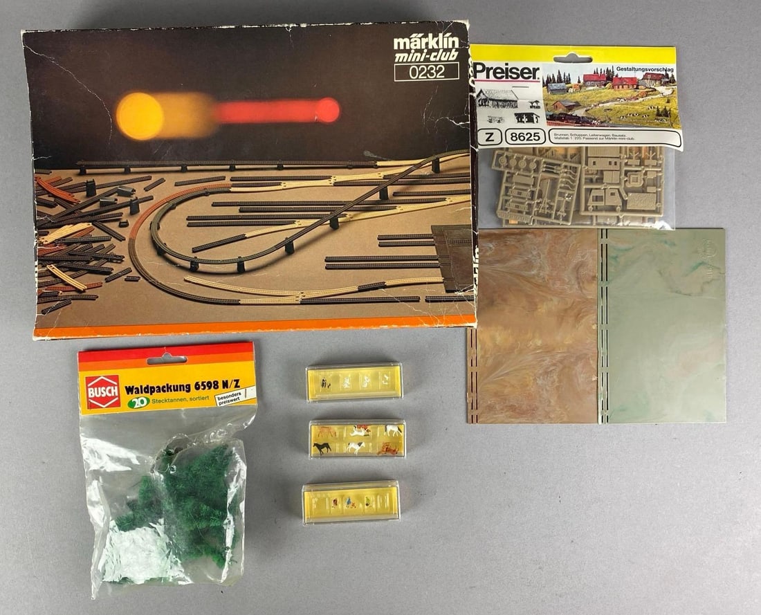Group of Z Scale Model Train Accessories (1 of 3)