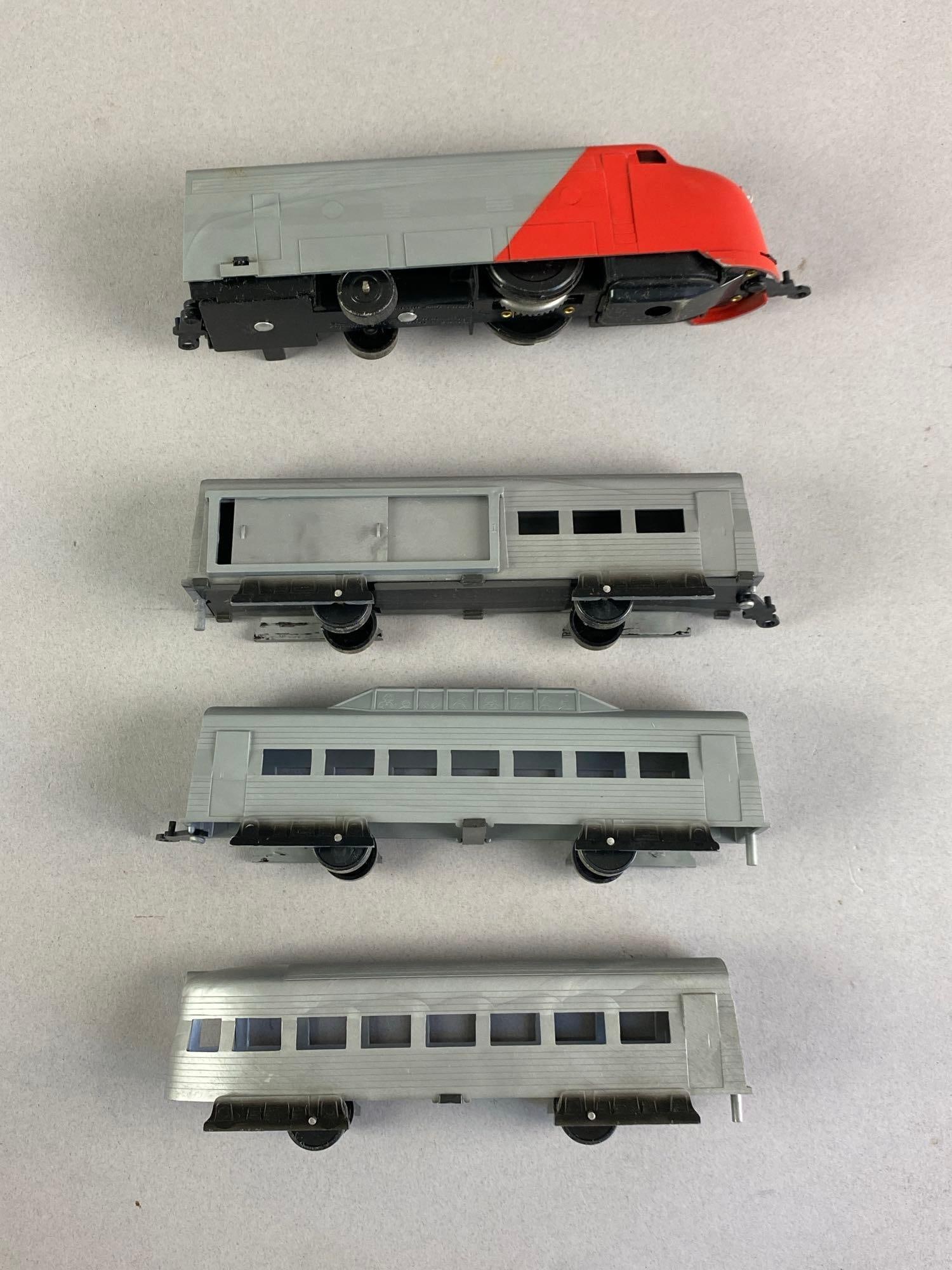 SAGO Model Train Starter Set - 4