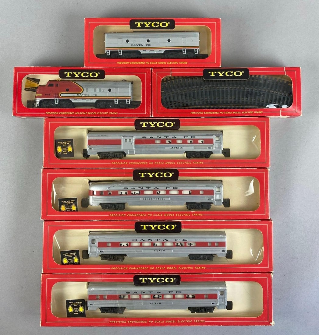 Group of Vintage TYCO HO Scale Santa Fe Train Set (1 of 2)